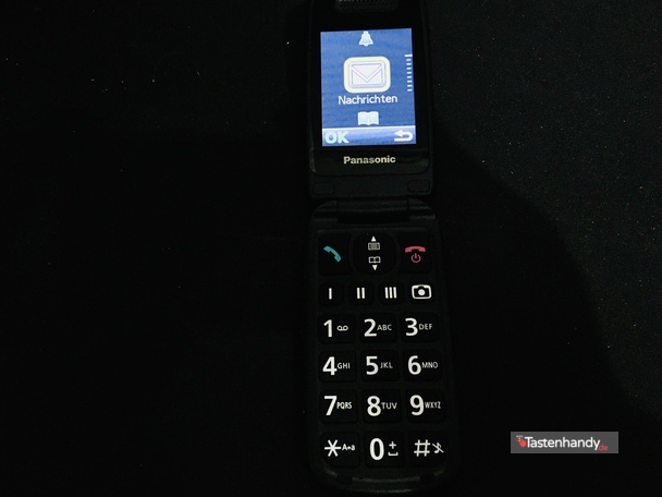 DAs Handy panasonic kxtu466 aufgeklappt