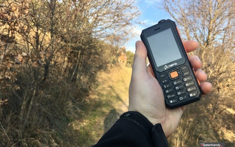 Das Olympia Active Handy in der Hand